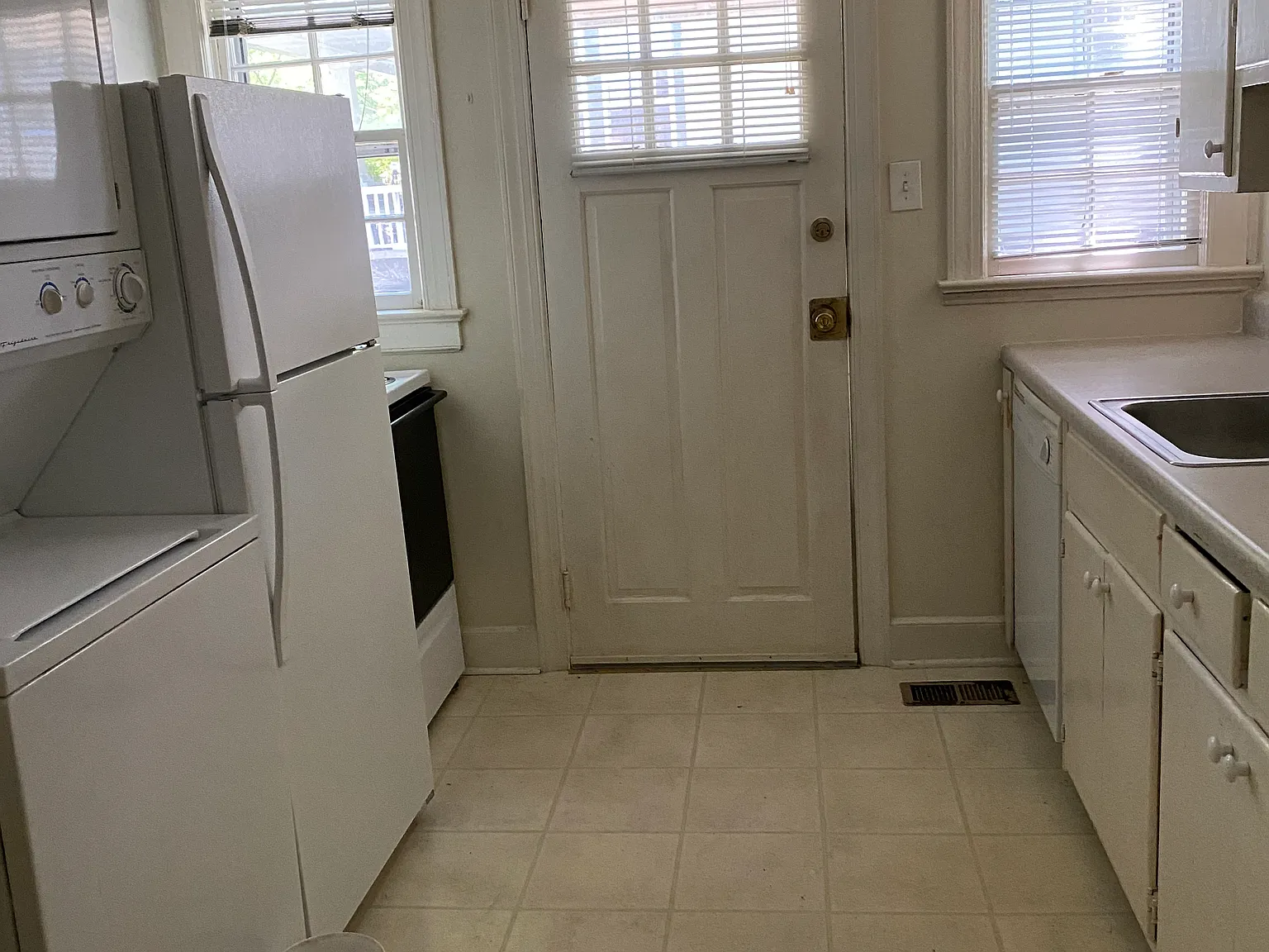 1 bed, 650 sqft, $1,300 — Photo 3