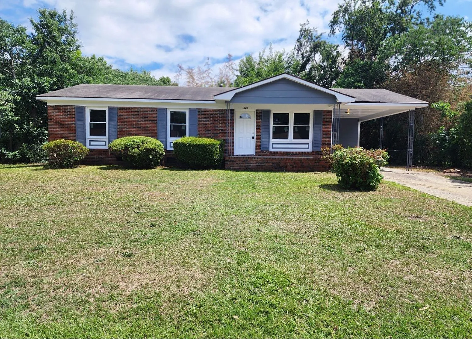 Ponderosa — Photo 1