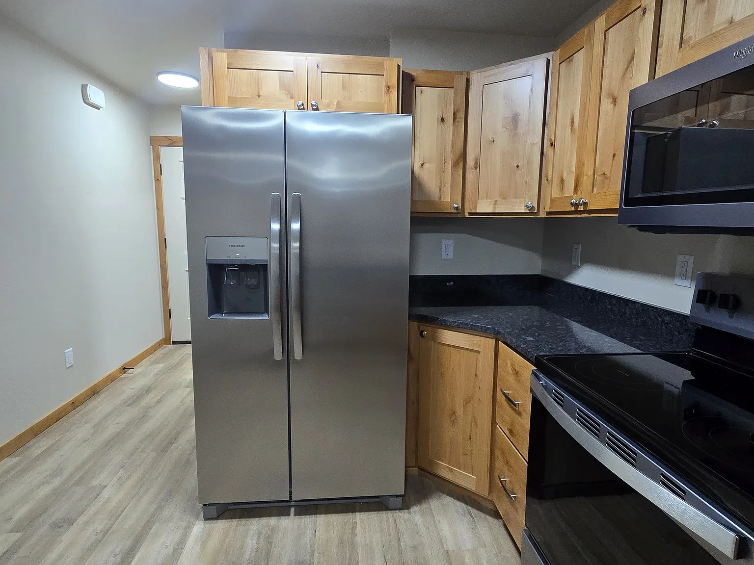 3 bed, 1100 sqft, $2,000 — Photo 2