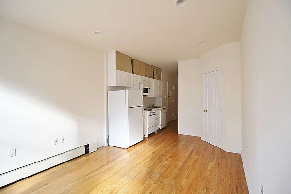 Rented by Julianna Realty Corp | media 14