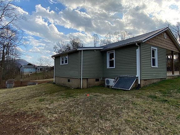 3rd image of 17 Arbutus Dr