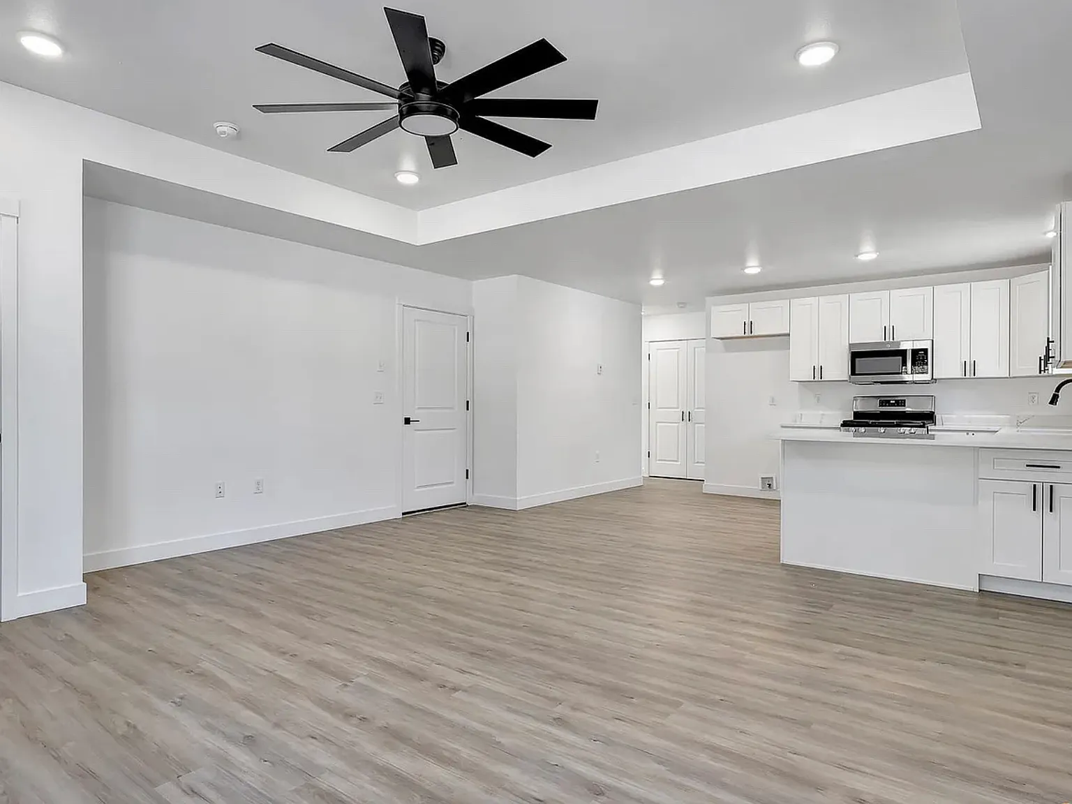 3 bed, 1100 sqft, $2,250 — Photo 4