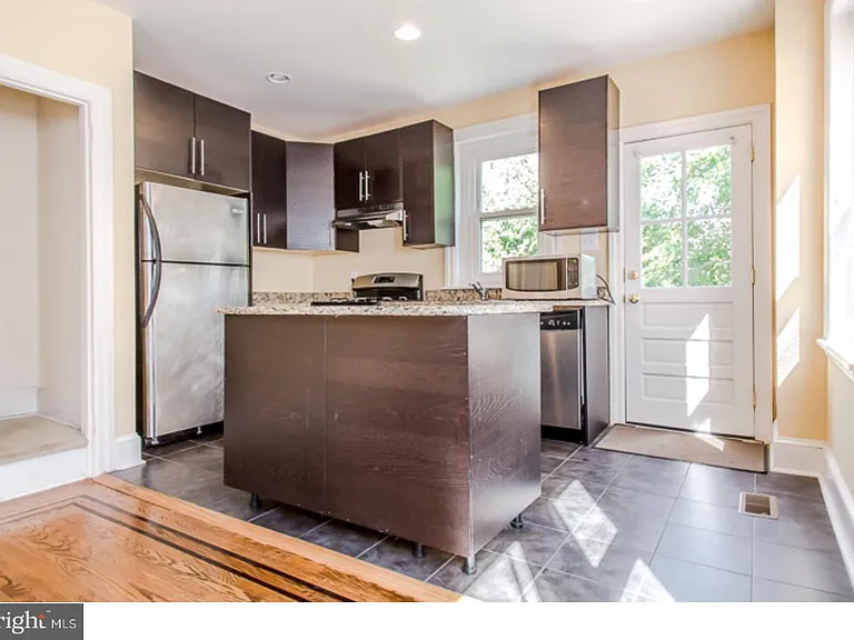 476 Lyceum Ave — Photo 9