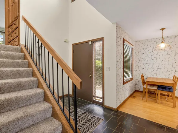 6701 W 82nd St, Bloomington, MN 55438