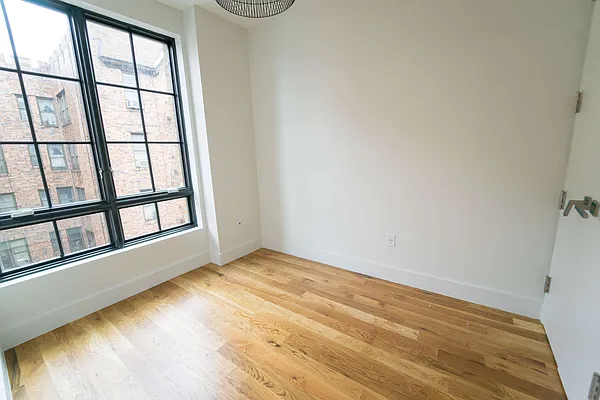 Rented by Manhattan Management LLC | media 27