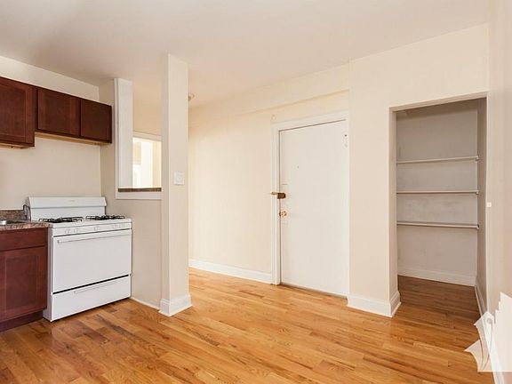 2nd image of 1347 N Dearborn St #1