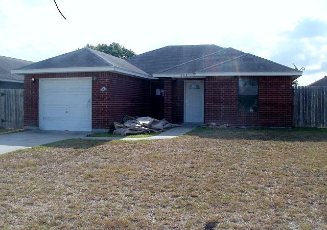 1st image of 643 Guayava Ln