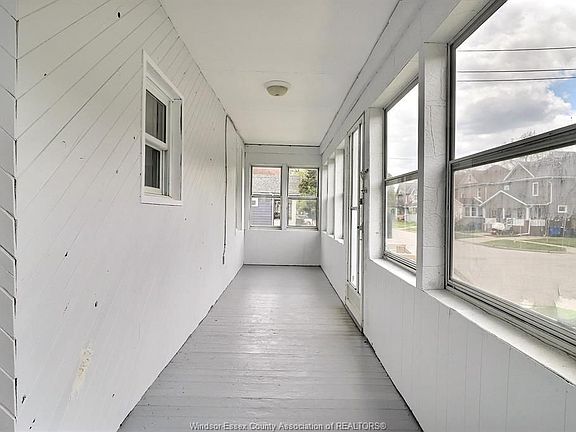 5th image of 996 Albert Rd