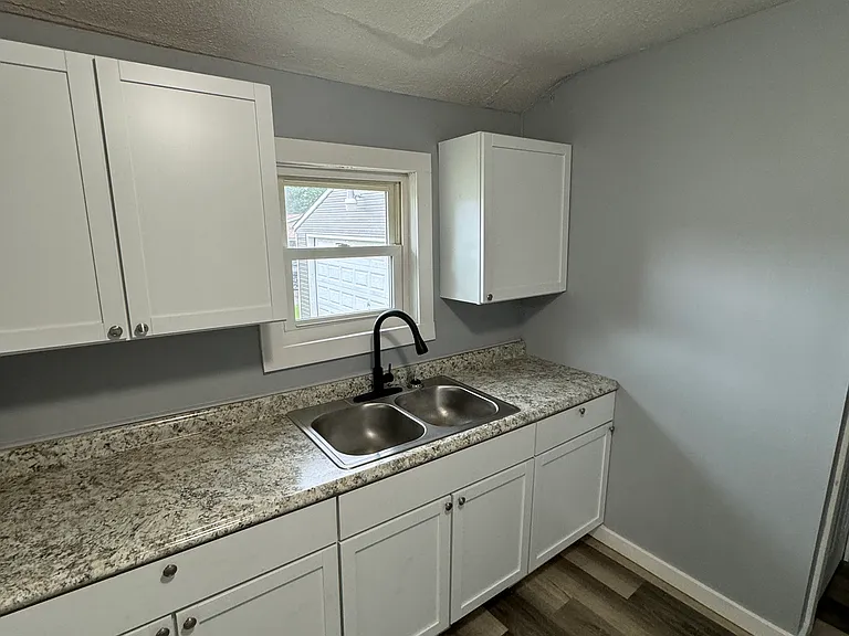 650 Stevenson Ave — Photo 6