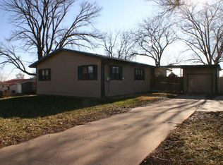 6829 SW Windsong Dr, Topeka, KS 66619