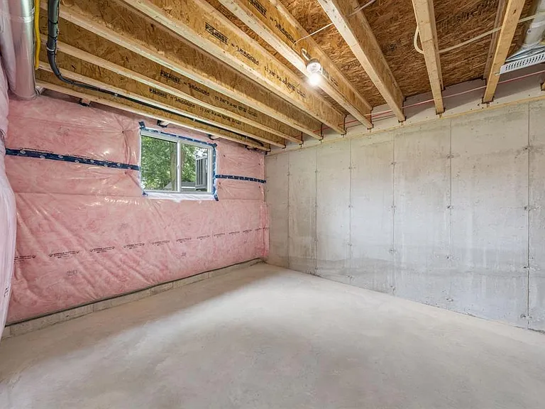 397 Victoria St — Photo 23