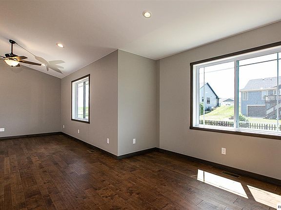 3rd image of 614 Meadowland Ct