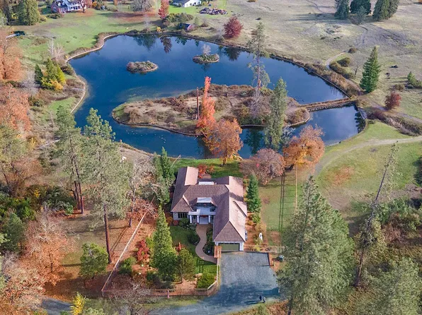 903 Nicklaus Point Ln, Grants Pass, OR 97526
