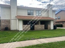 1813 Cedarhill Dr