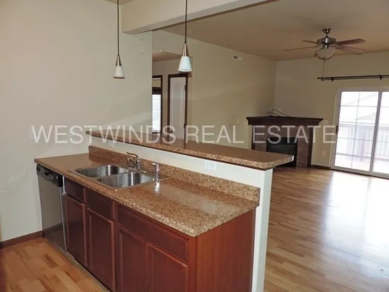 1848 W Benton St #204 — Photo 10