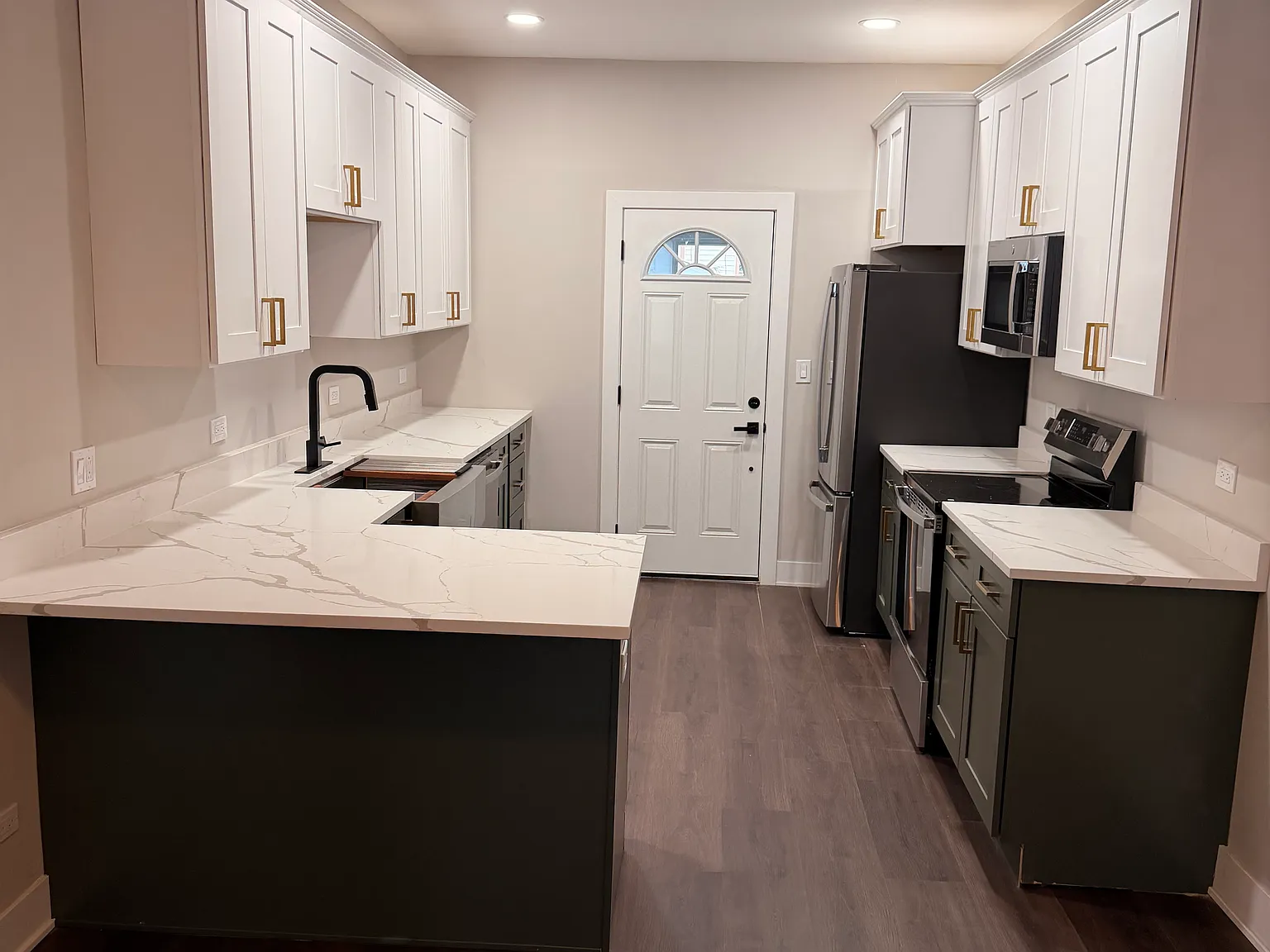 3 bed, 1699 sqft, $3,200 — Photo 4