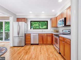 2053 Golf Course Dr, Reston, VA 20191