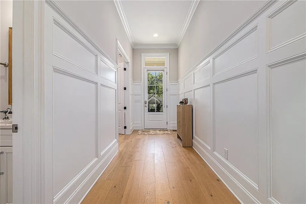 8 bed, 7.0 bath, 6700 sqft, $11,500 — Photo 4