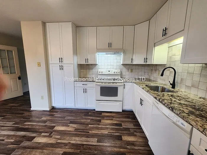 4 bed, 2.5 bath, 2100 sqft, $2,950 — Photo 4