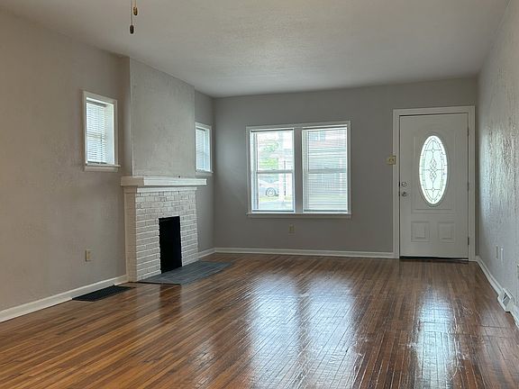 5th image of 215 Argonne St