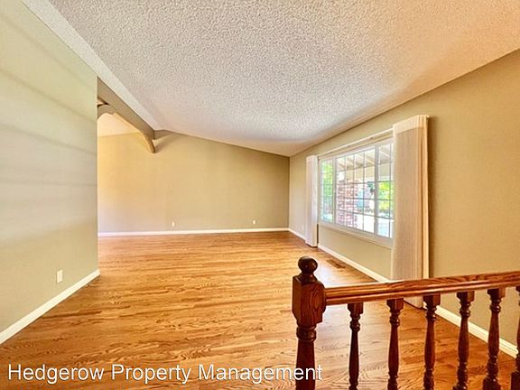 4th image of 25 Skylark Ct
