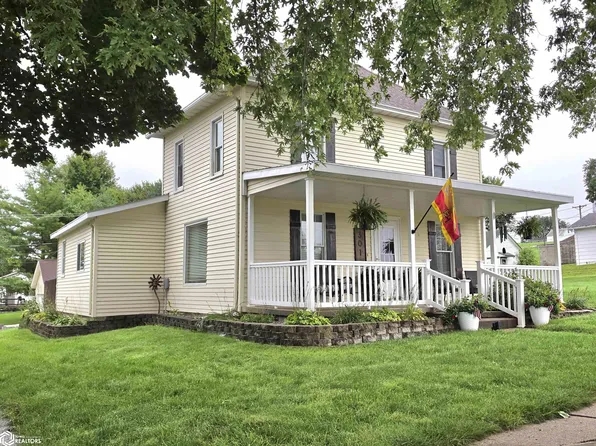 301 S 4th Ave, Dedham, IA 51440