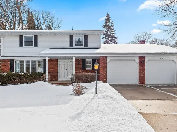 1624 Saint Christopher Ct, Green Bay, WI 54304