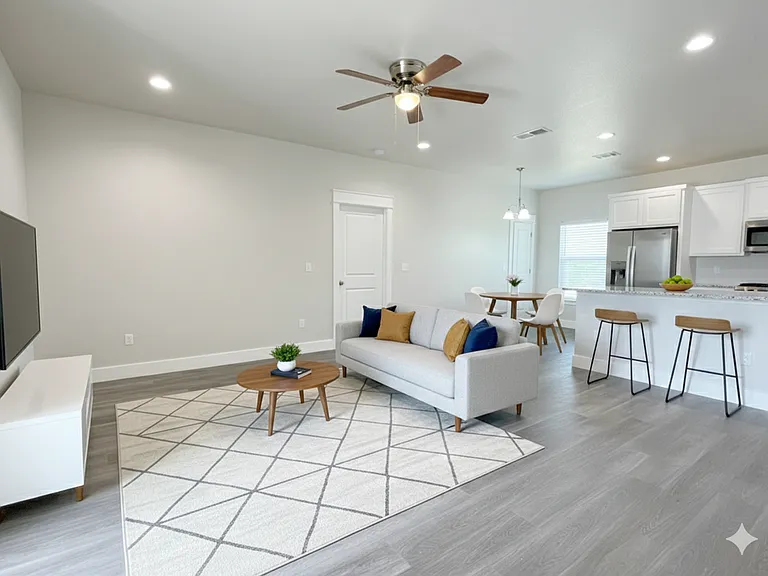 407 Worth Ave — Photo 2