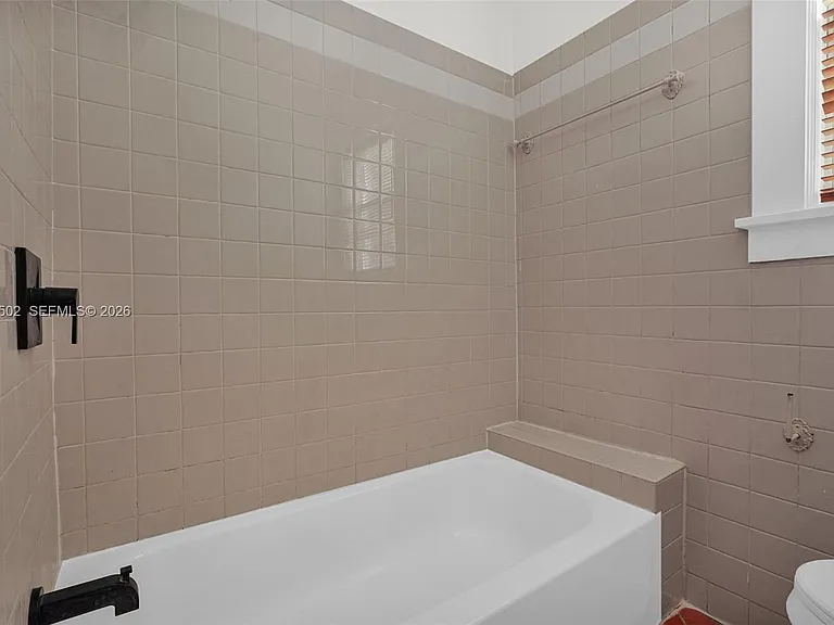 126 NW 48th St — Photo 22