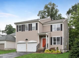 14 Indian Spring Dr, Oak Ridge, NJ 07438