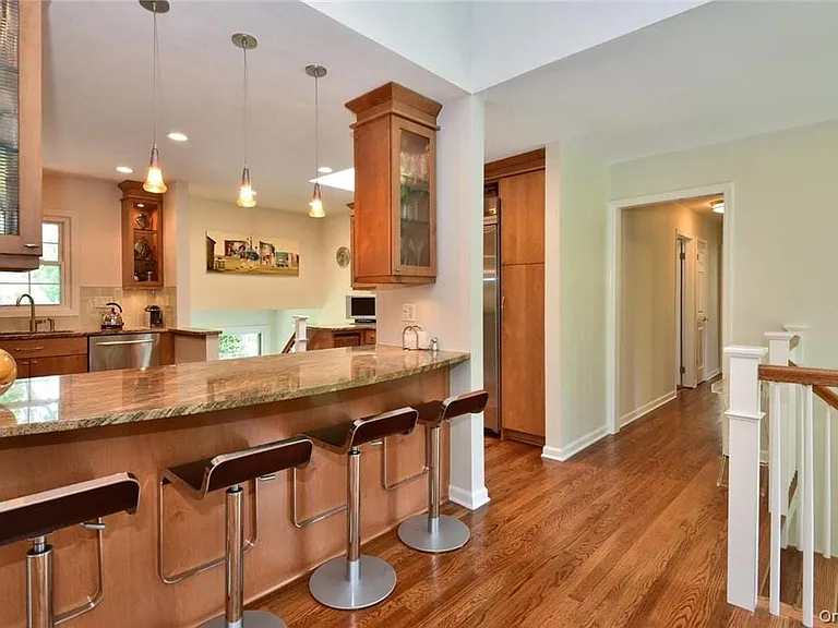 9 Franklin Ave — Photo 8