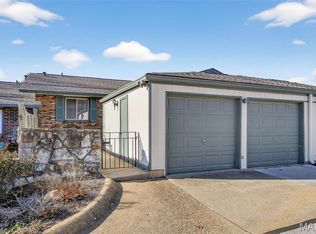 977 Cardello Dr, Ballwin, MO 63021