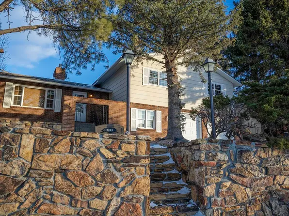 2208 Cedar Ln, Cody, WY 82414