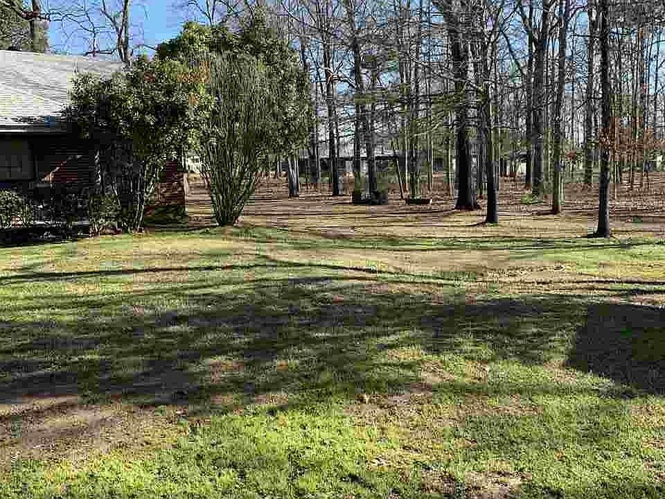 2nd image of 1001 Carl Ln
