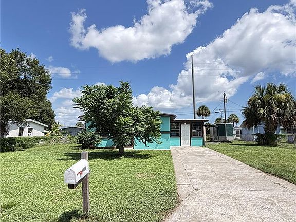 3rd image of 2884 TROPIC RD
