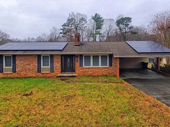 212 Farmbrooke Ln, Winston Salem, NC 27127