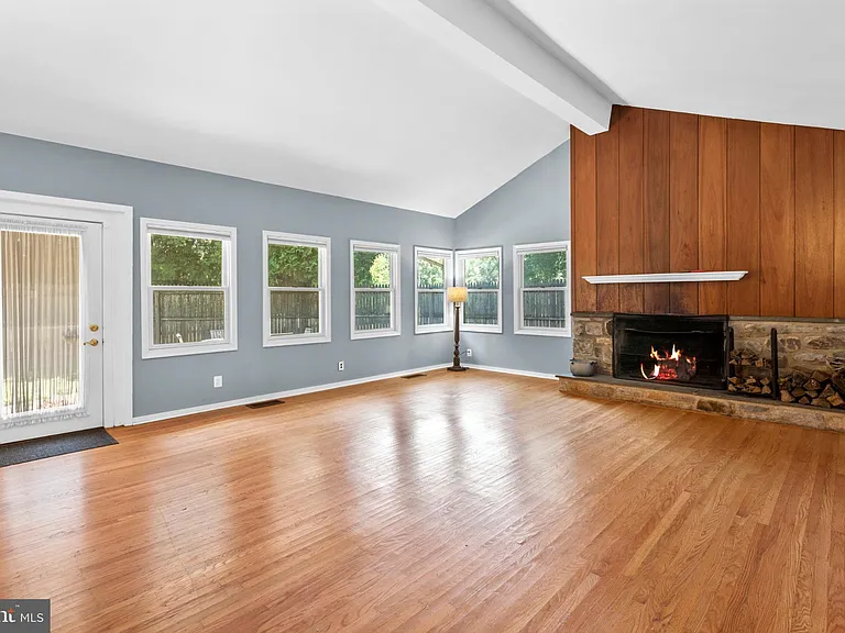 1457 Meetinghouse Rd — Photo 3