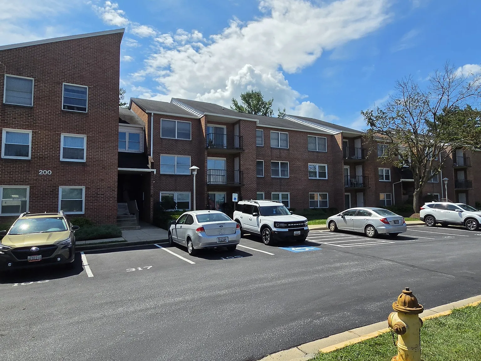 2 bed, 1.5 bath, 964 sqft, $1,695 — Photo 1