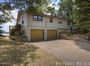 8610 S Vista Dr, Newaygo, MI 49337