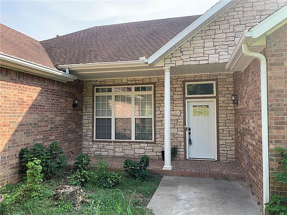 3rd image of 583 Venters Dr