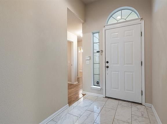 4th image of 326 Stewart Dr