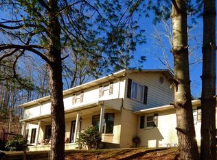 882 Hickory St, Hyden, KY 41749