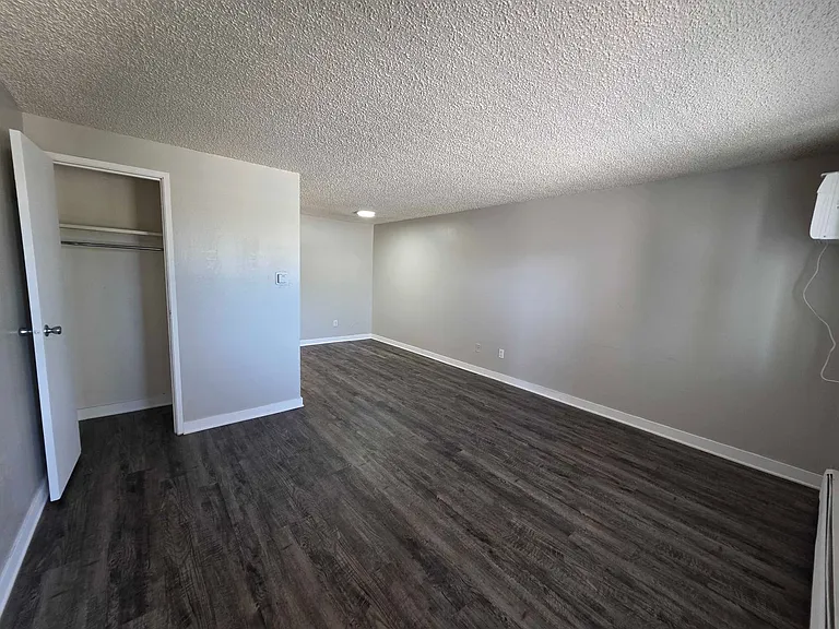 Sunstone Apartments — Photo 17
