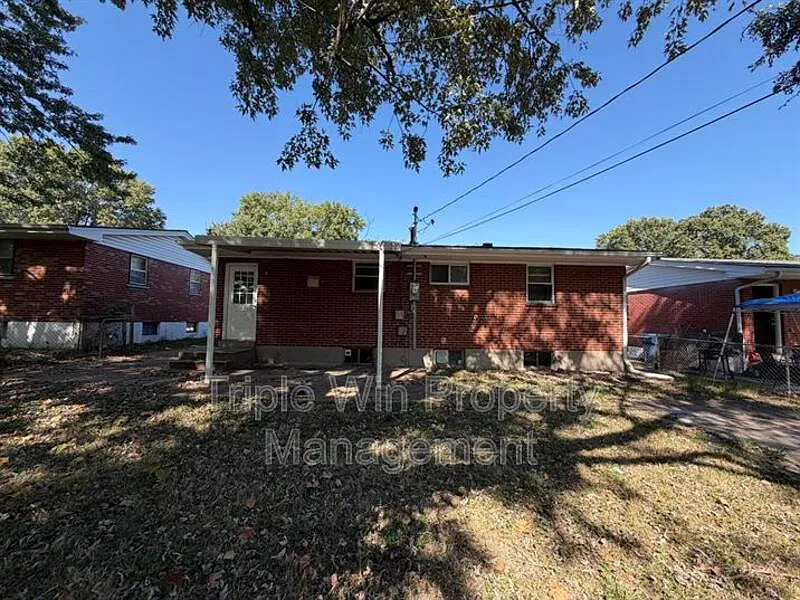 3 bed, 1.0 bath, 925 sqft, $1,475 — Photo 4