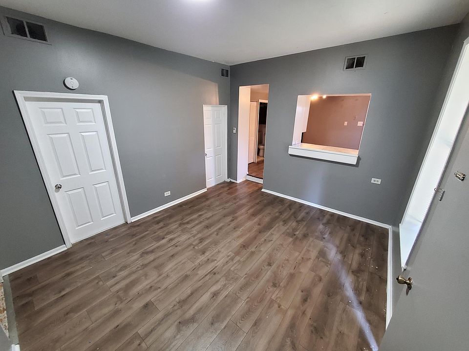 1st image of 3405 S Ashland Ave #1R
