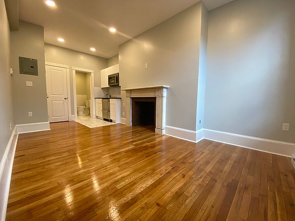 2nd image of 505 Beacon St #98bf43142