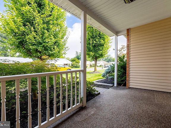 4th image of 39 Knollwood Dr
