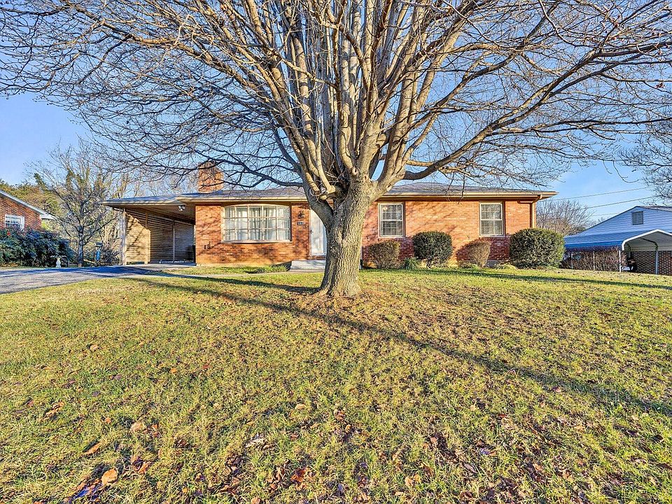 1st image of 1912 Bridle Ln