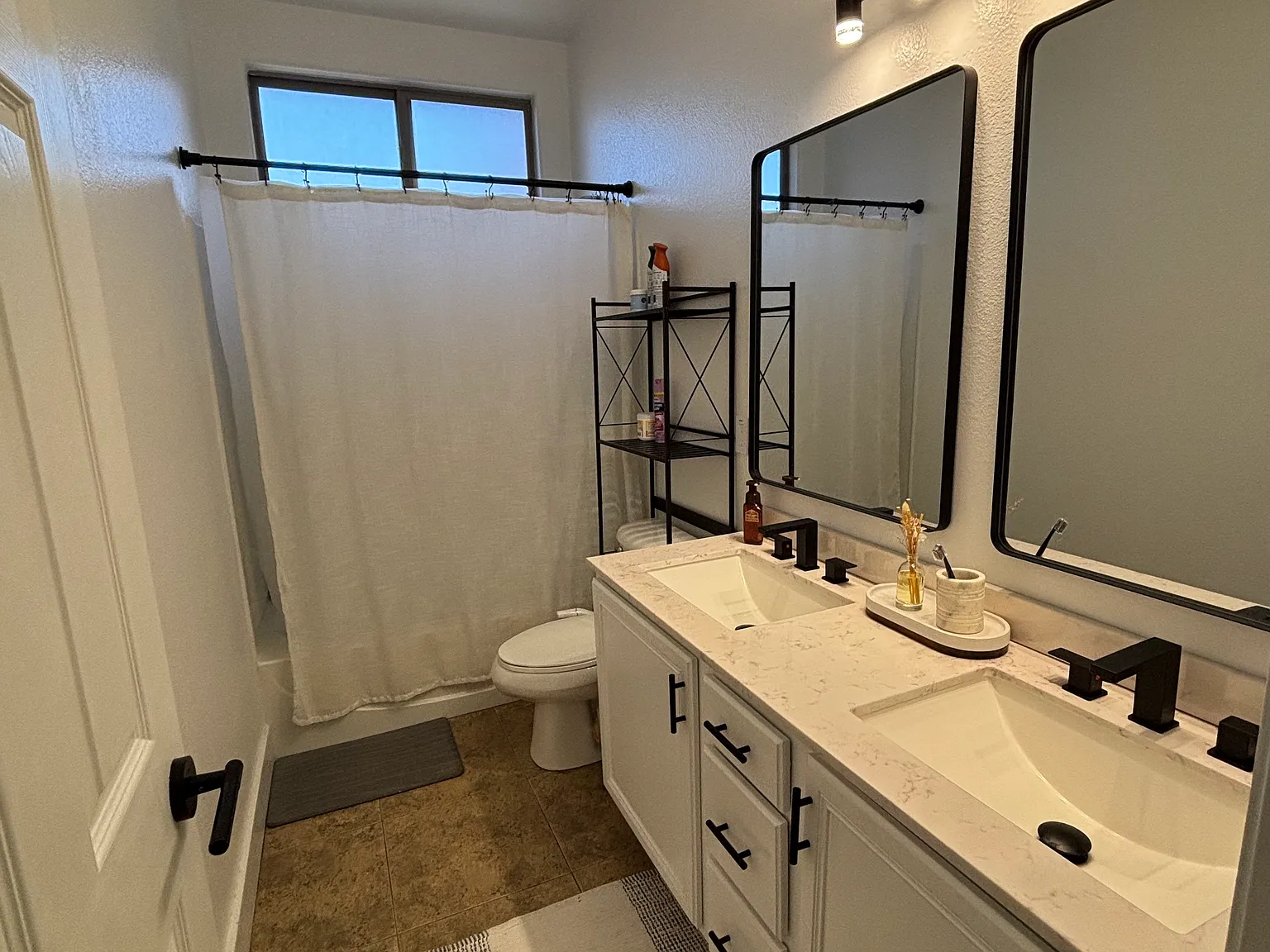 4 bed, 2300 sqft, $900 — Photo 3