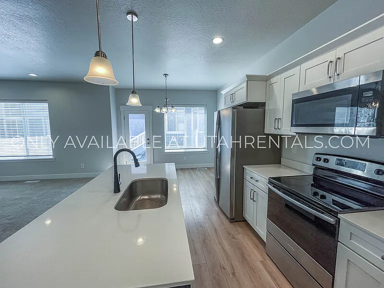 4237 W 2010 N — Photo 6